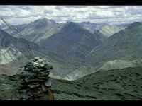 2003-L-I-Dungdungchenla-07  Dungdungchenla  Vom Dungdungchenla in 4700 m Höhe kann man den Zanskar Fluß sehen.
