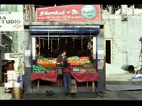 2003-L-Leh-Essen-10  Gemüsestand  Die Gemüsestände verkaufen nur importierte Ware.