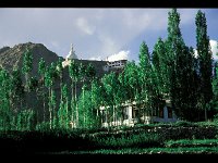 2003-L-Leh-Shanti-01  Shanti Stupa  1991 von einer japanischen zengemeinde gestiftet. Ein Zentrum für Kontakte zwischen den buddhistsichen Schulen.
