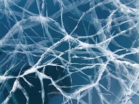 MG 5118b  Auch das glatteste Eis ist von vielen Rissen durchzogen. Lädt zur Meditation ein.